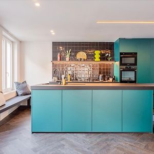 Uma'S Urban Lounge